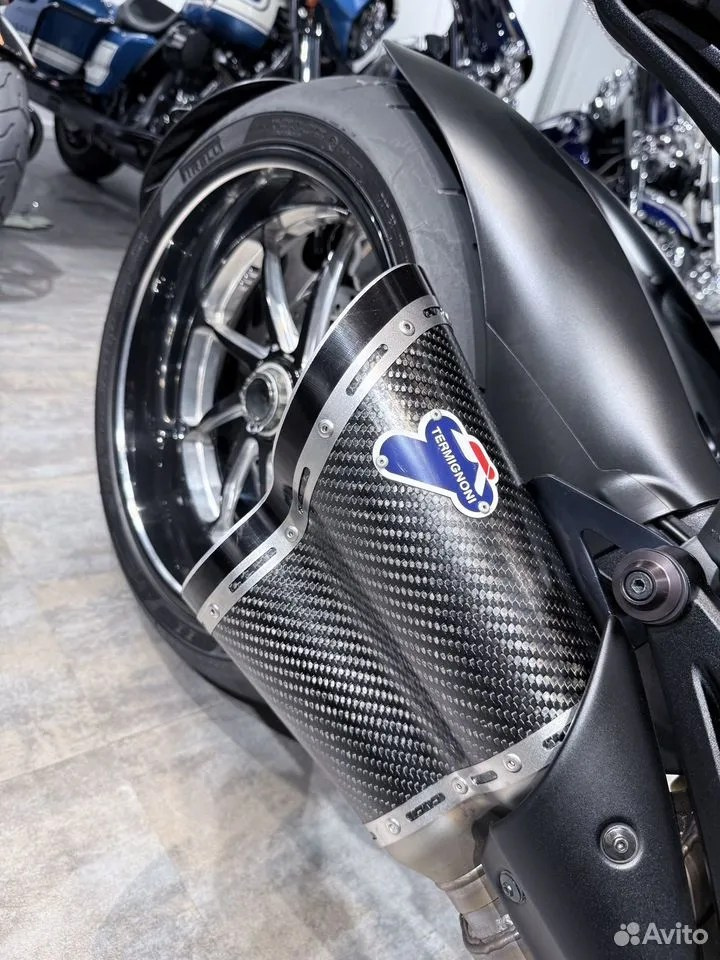 Купить 2016 Ducati Diavel Red Carbon — подробнее на сайте. Hello Davidson, Москва. Только хорошие мотоциклы…