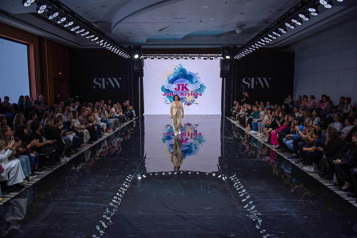 SochiFashionWeek2024 дизайнер Юлия Крылова. Семейный и коммерческий фотограф в Сочи Александр Бодунов