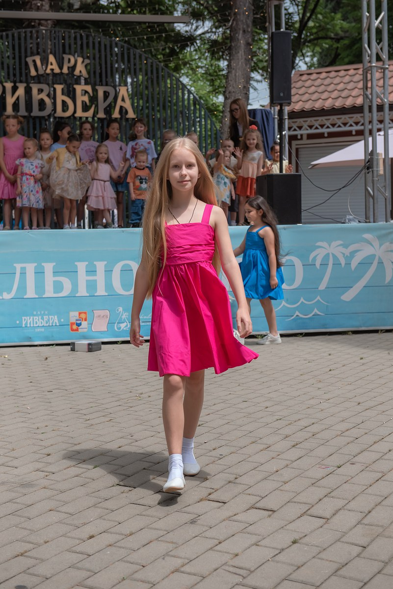 Парк Ривьера дефиле HAPPYkids. Семейный и коммерческий фотограф в Сочи Александр Бодунов