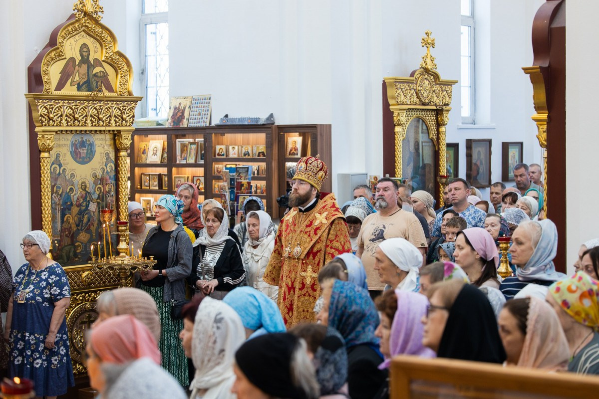 Архиерейское Богослужение в Неделю 4-ю по Пятидесятнице. Саратовское Северо-Западное благочиние