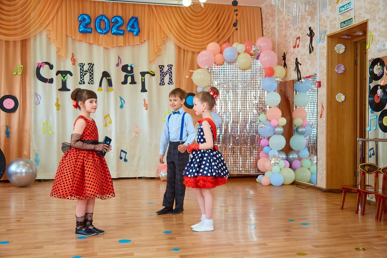 Отзывы о работе фотографа для школы и детского сада в Новосибирске. Выпускной альбом Новосибирск