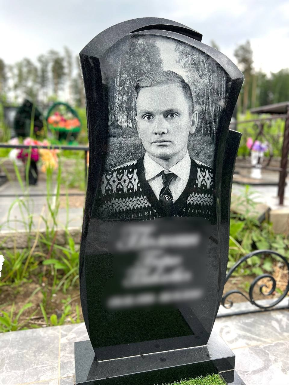 Гравировка от наших художников. ГРАНИТ26 Ритуальные услуги Железногорск. Благоустройство могил, продажа памятников