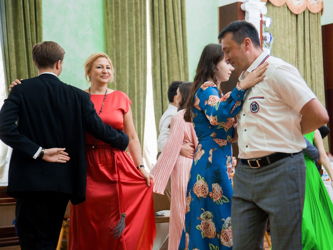 Выпускной в гимназии «Василиада». Репортажный фотограф Борис Геер