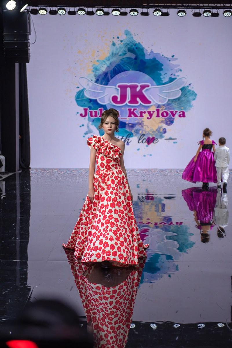 SochiFashionWeek2024 дизайнер Юлия Крылова. Семейный и коммерческий фотограф в Сочи Александр Бодунов