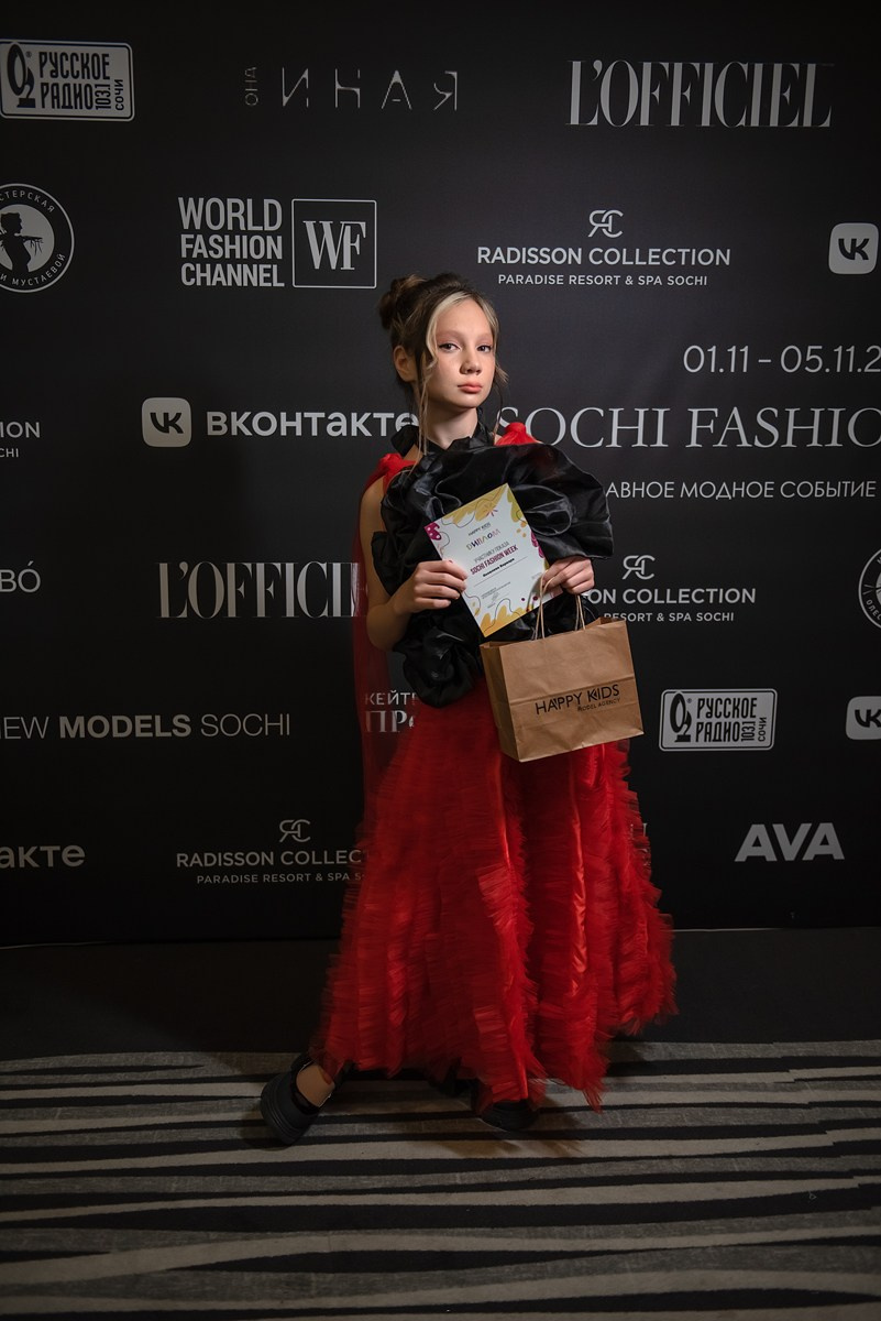 SochiFashionWeek2024 дизайнер Анохина Светлана. Семейный и коммерческий фотограф в Сочи Александр Бодунов