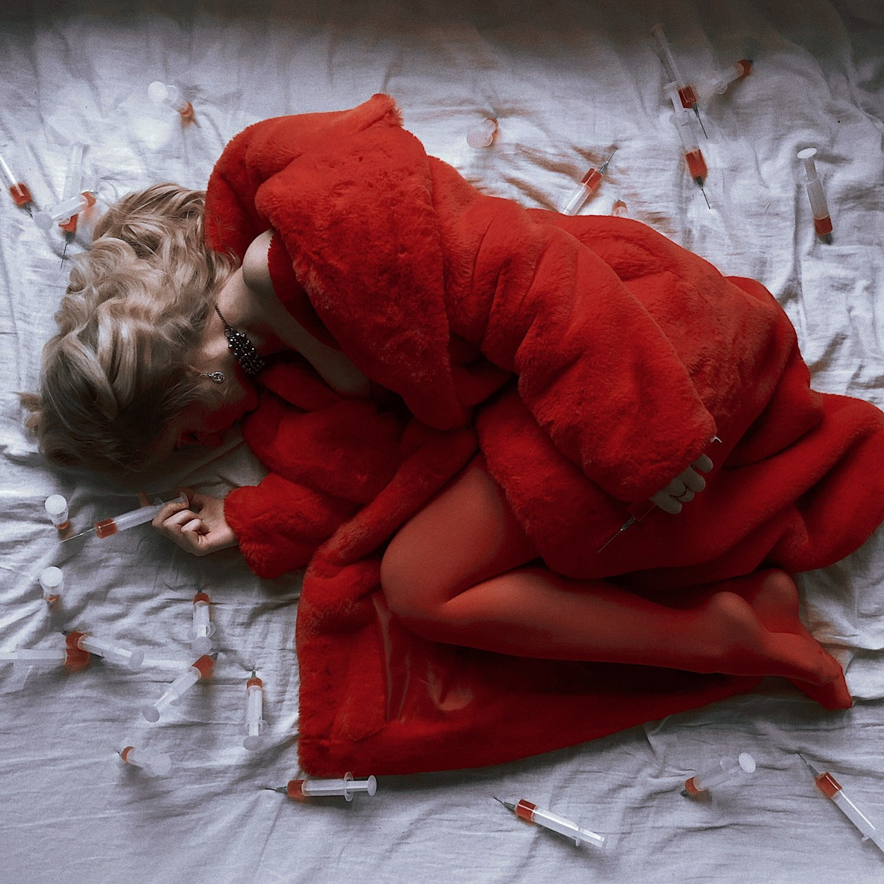 Современная концептуальная фотография о теле, уязвимости и идентичности. Визуальная практика на стиле честности, пост-иронии и искусства.Рекламная фотография, Концептуальная фотография, Современный художник, Психология, Коммерческий фотограф, Репортажный фотограф, Стрит фотография, Арт, Сюрреализм, Мобильная фотография, Снято на айфон, Дима Бурза