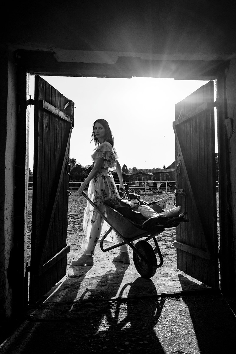 DEA (обувь). Эротико-драматический фотограф Маруся Скоробогатова