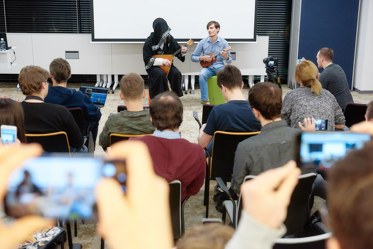 Нейромонах Феофан в Avito. Репортажный фотограф в Москве Вадим Францев