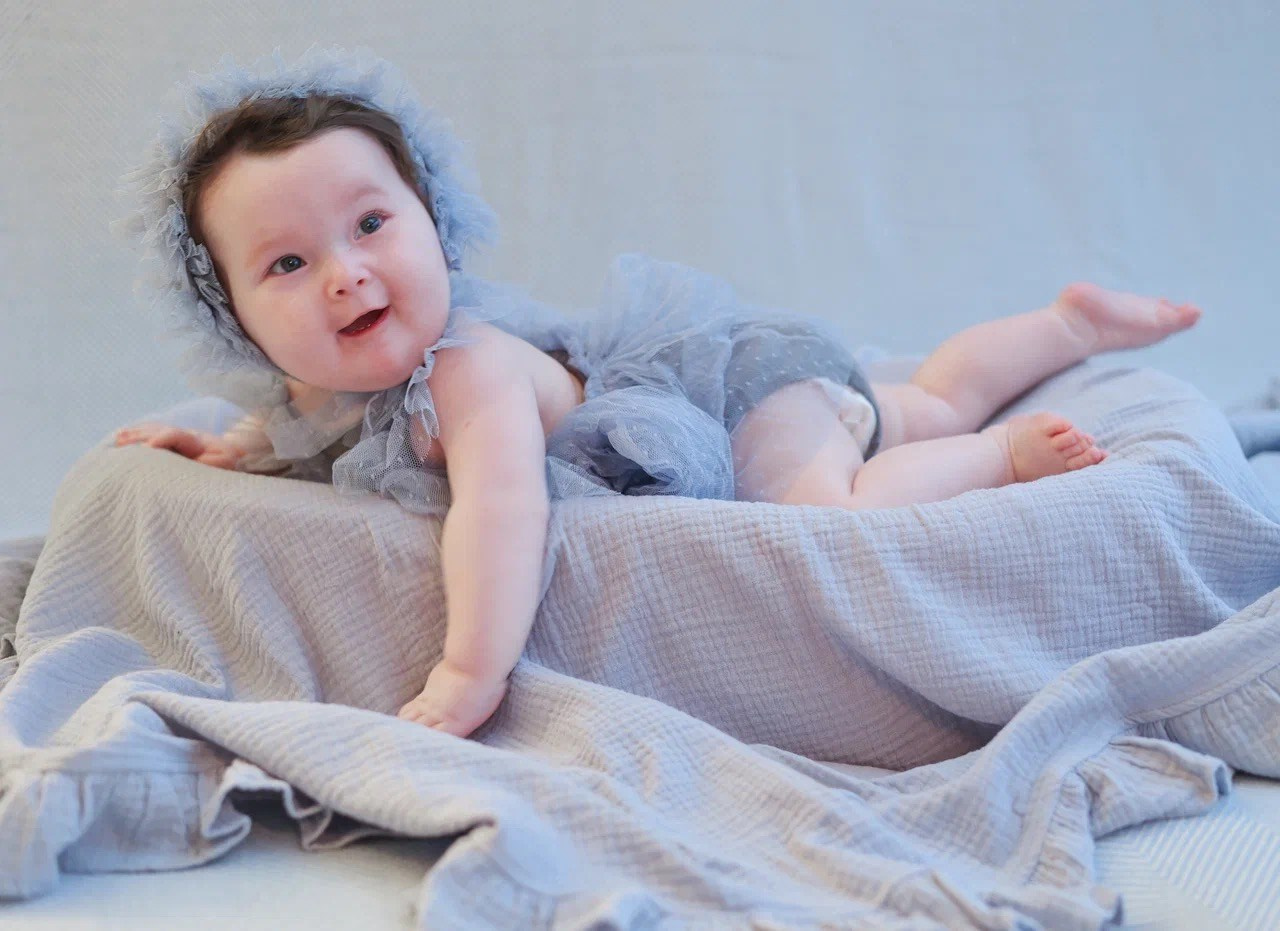 Фотосессия Мии в фиолетовом стиле. Фотограф ANNA GEREIHAN