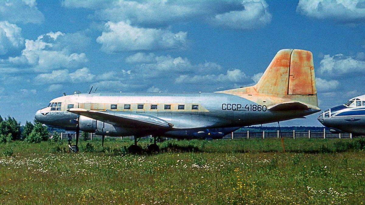 Ил-14 (Монино) — уничтожен. Фотоальбом показывающий увлекательный мир авиации и мир медведей Андрея Иванова