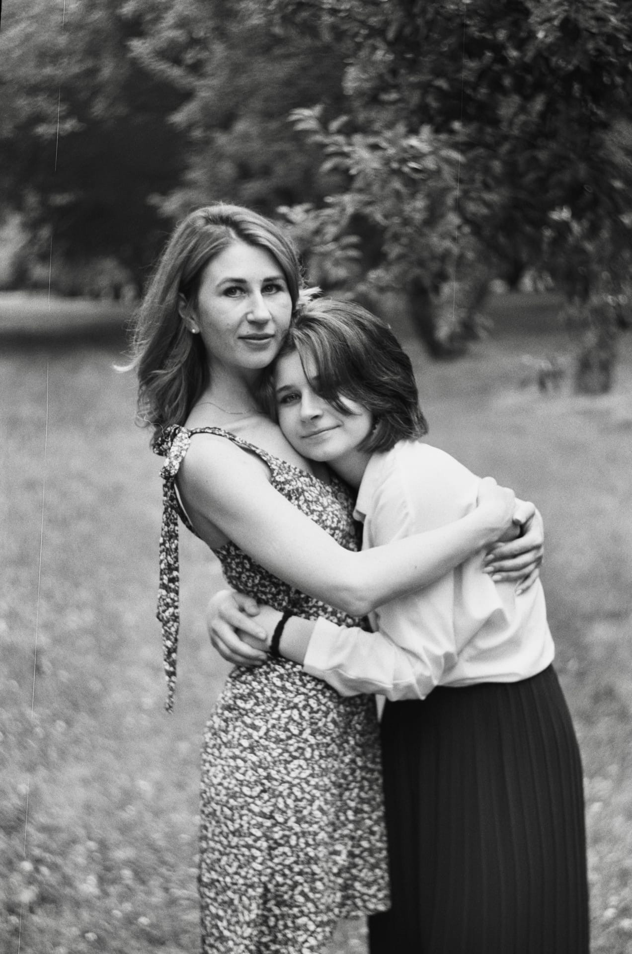 Юля и Лена. Мама и дочь. Плёнка. Настя Оленченко, портретный/семейный фотограф на цифру и плёнку Москва