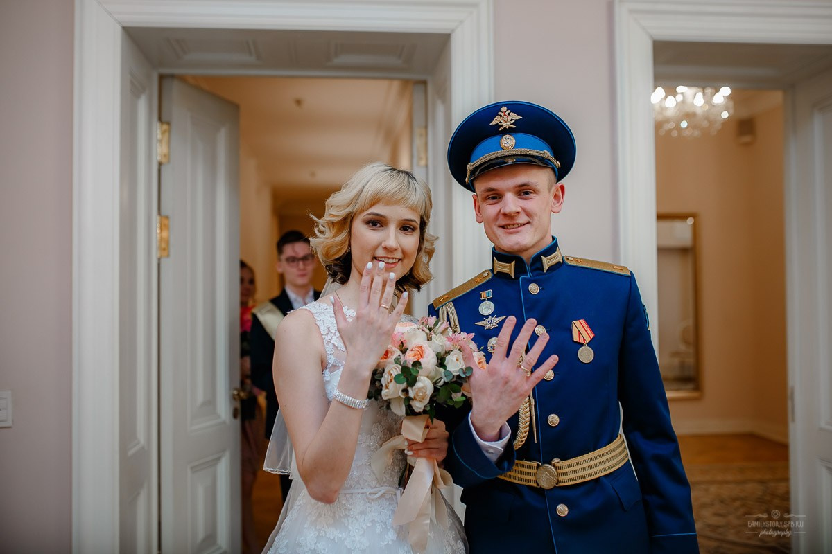 Свадебная фотосессия в ЗАГСе. Свадебный фотограф в Санкт-Петербурге Антон Владимиров