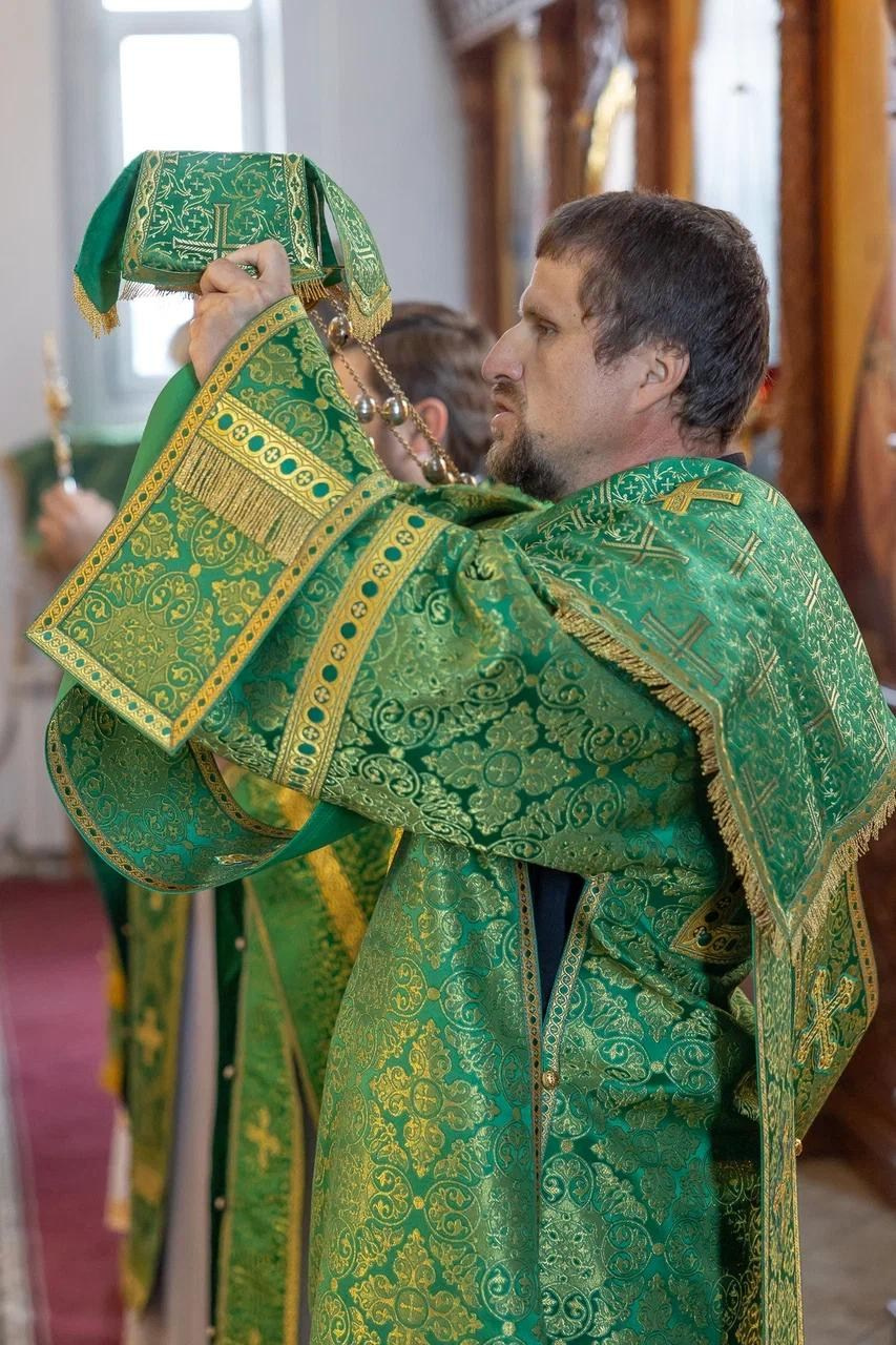 Божественная Литургия в храме Нерукотворного образа Спасителя. Саратовское Северо-Западное благочиние