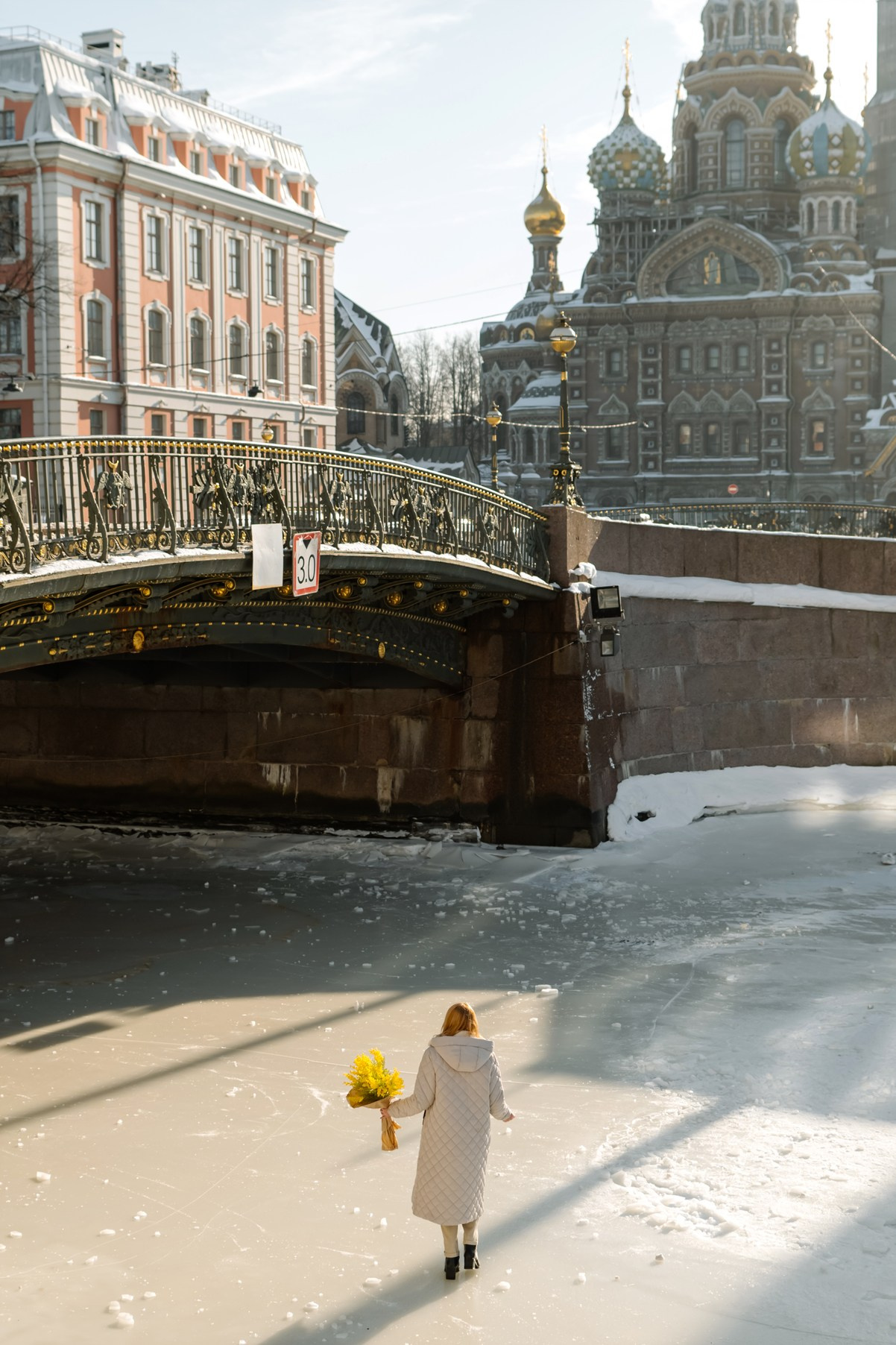 Прогулка с цветами по улицам и каналам. Свадебный и семейный фотограф в Санкт-Петербурге Елена Худякова