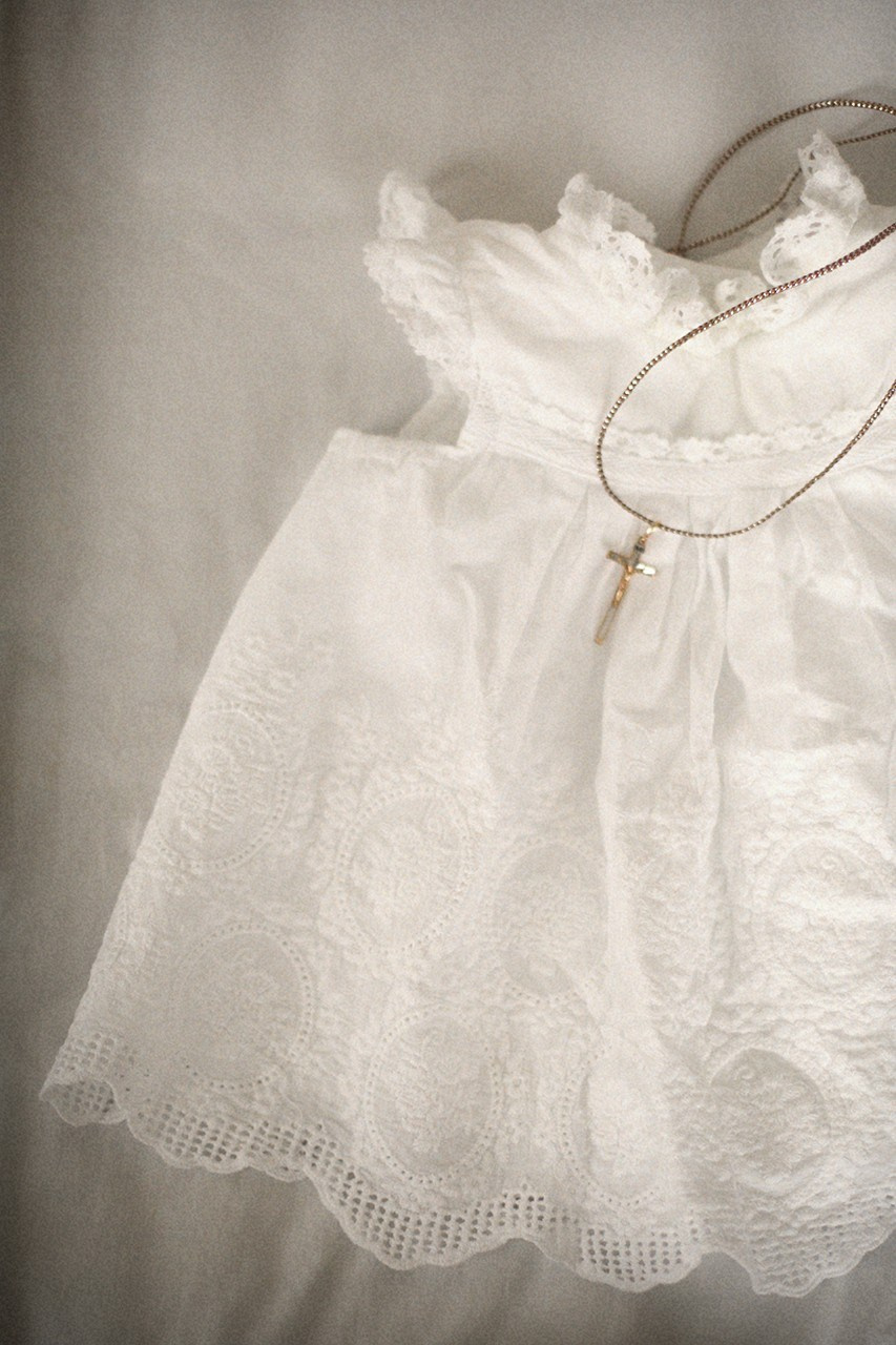 фотосессия таинства крещения, фото крещения, фотосъемка крещения ребенка, фотография платья на таинство крещения