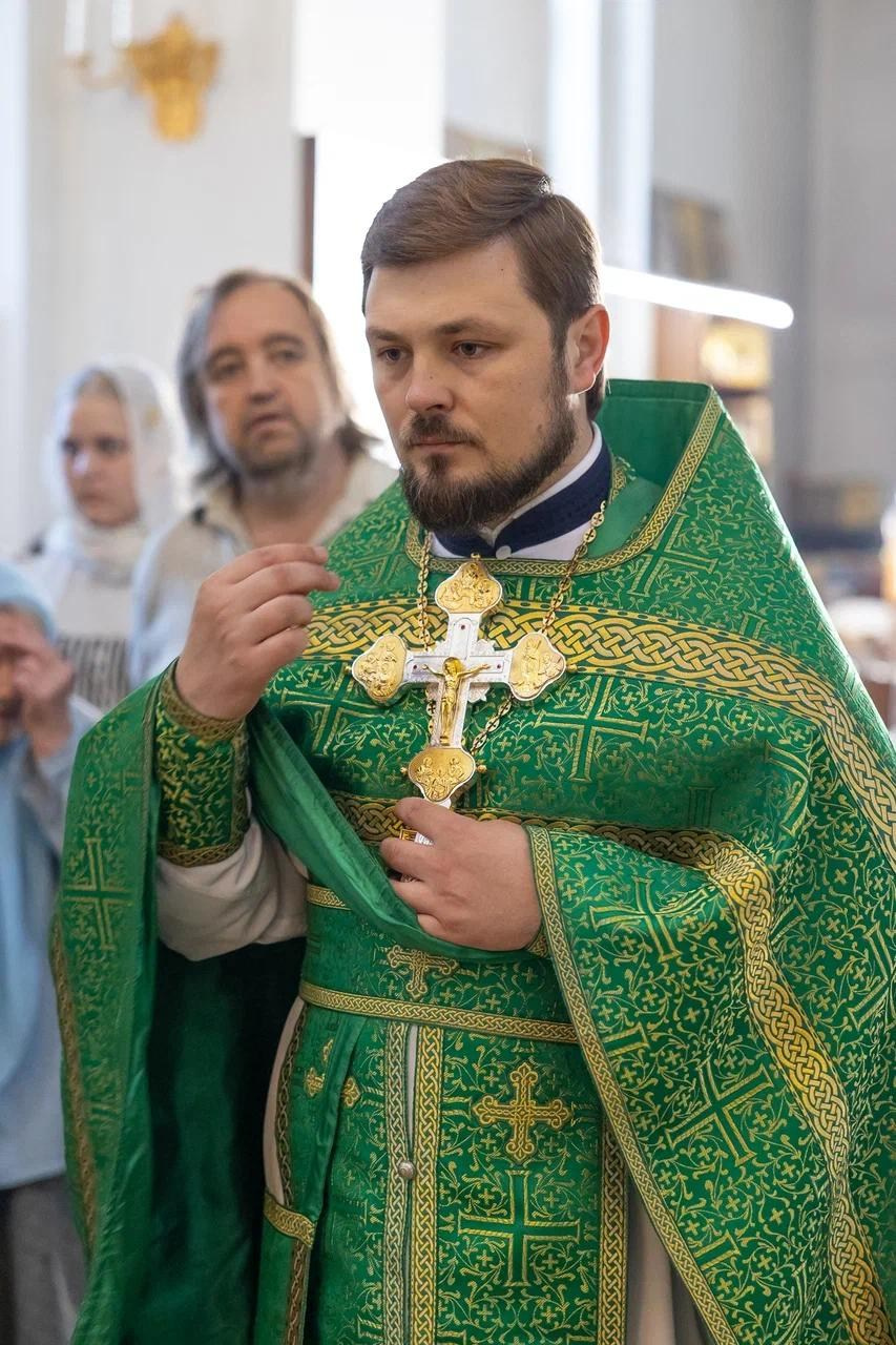 Божественная Литургия в храме Нерукотворного образа Спасителя. Саратовское Северо-Западное благочиние