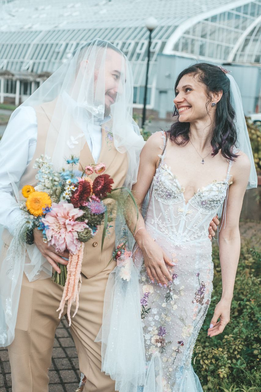  Букет невесты на заказ, букет для невесты Москва, свадебный флорист, флорист на свадьбу, сборка букета на свадьбу, ручная работа, букет для невесты ручной работы, букет невесты ручной работы . бутоньерка жениха в подарок, авторский букет для невест, современный букет невесты. Яркий букет для невесты, по тематике "полевая". В составе работы артишок, нигелла и васильки, георгина, паникум, амарант и гермини, днльфиниум. авторский букет невесты, современный букет невесты, невеста 2025,  букет невесты, свадебный букет, свадьба 2025, свадебный букет, свадебный букет невесты, флорист на свадьбу, флорист фрилансер, флорист москва, ручная работа, яркий букет невесты, современный букет невесты, весенний букет невесты, антуриум, амарант, французские тюльпаны, аллиум, гиацинт, флорист на свадьбу, хороший флорист, флорист фрилансер, букет по фото, флорист профессионал. букет невесты на заказ. ручная работа. букет не как у всех