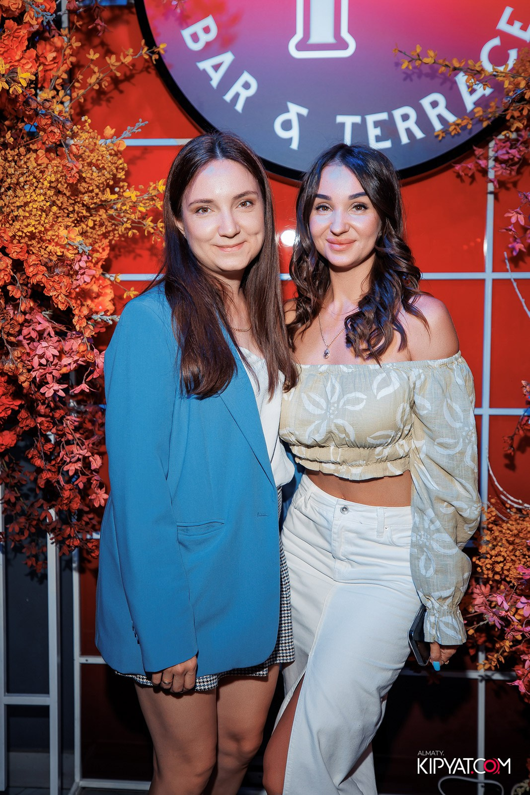 FRIENDS BAR & TERRACE. КИПЯТКОМ АЛМАТЫ!