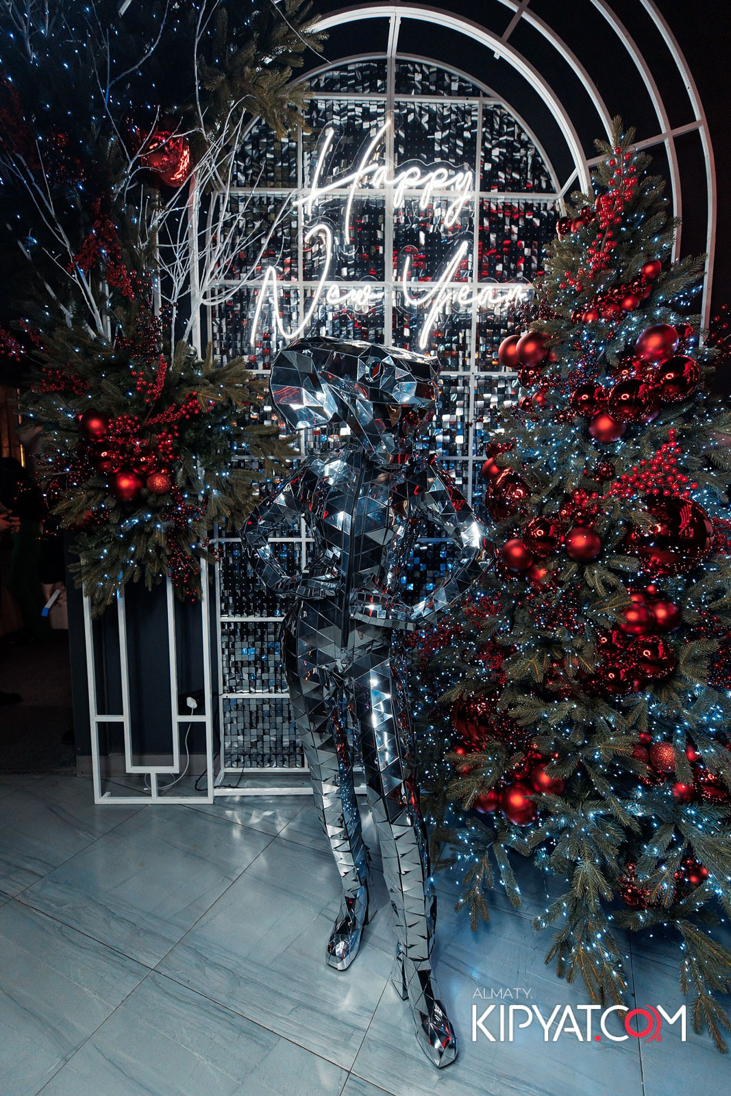 FRIENDS BAR & TERRACE. КИПЯТКОМ АЛМАТЫ!