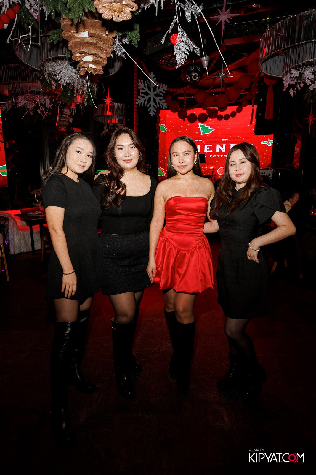 FRIENDS BAR & TERRACE. КИПЯТКОМ АЛМАТЫ! Фотосъемка мероприятий в Алматы