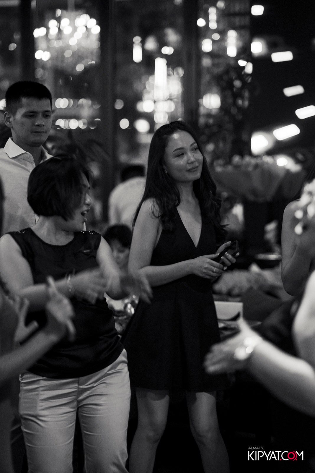 FRIENDS BAR & TERRACE. КИПЯТКОМ АЛМАТЫ!