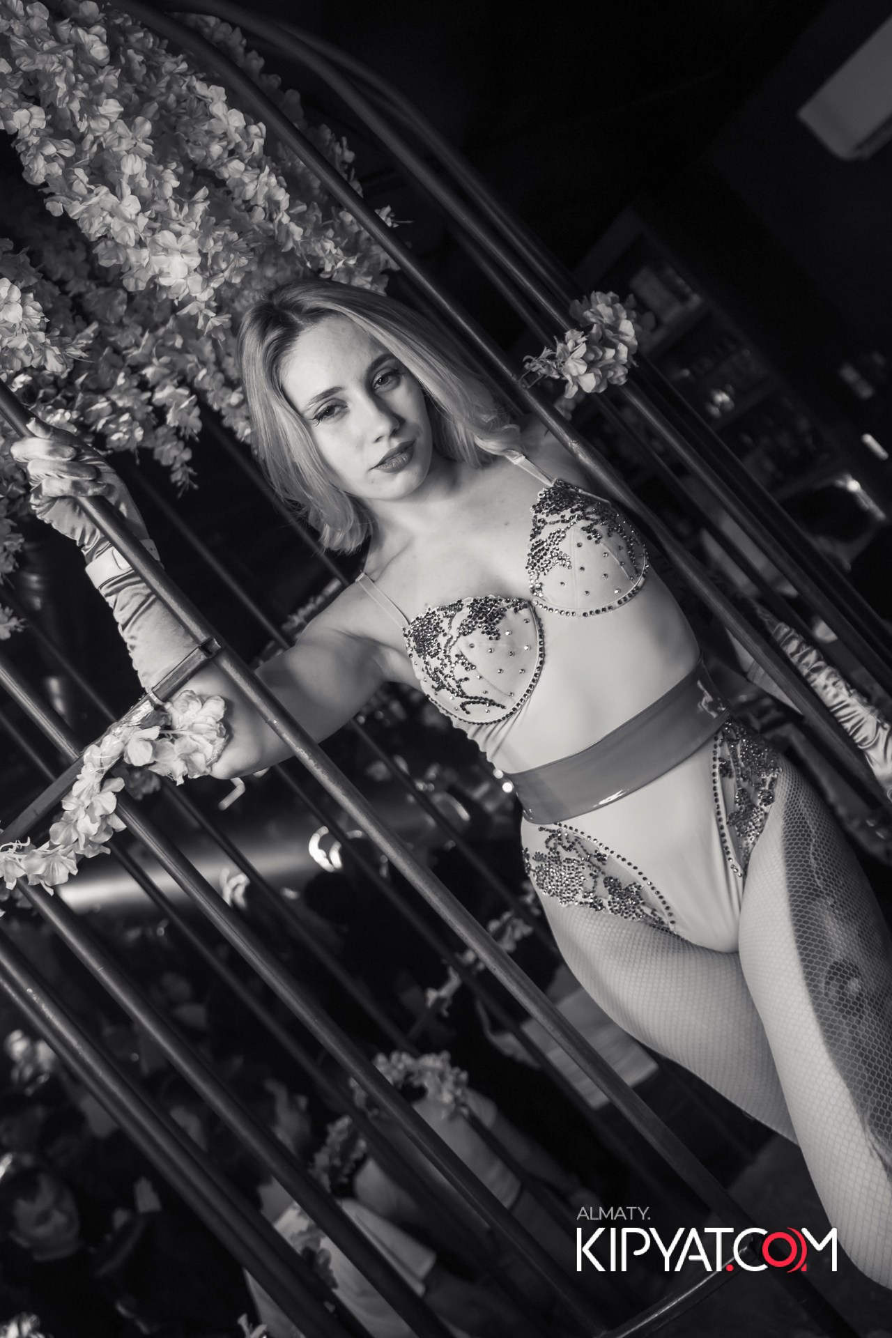 UYAT EMES BAR. КИПЯТКОМ АЛМАТЫ!