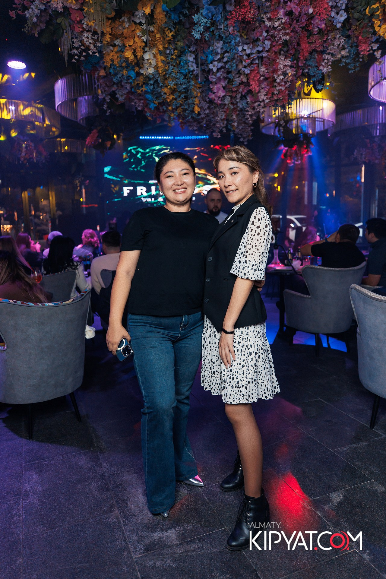 FRIENDS BAR & TERRACE. КИПЯТКОМ АЛМАТЫ! Фотосъемка мероприятий в Алматы