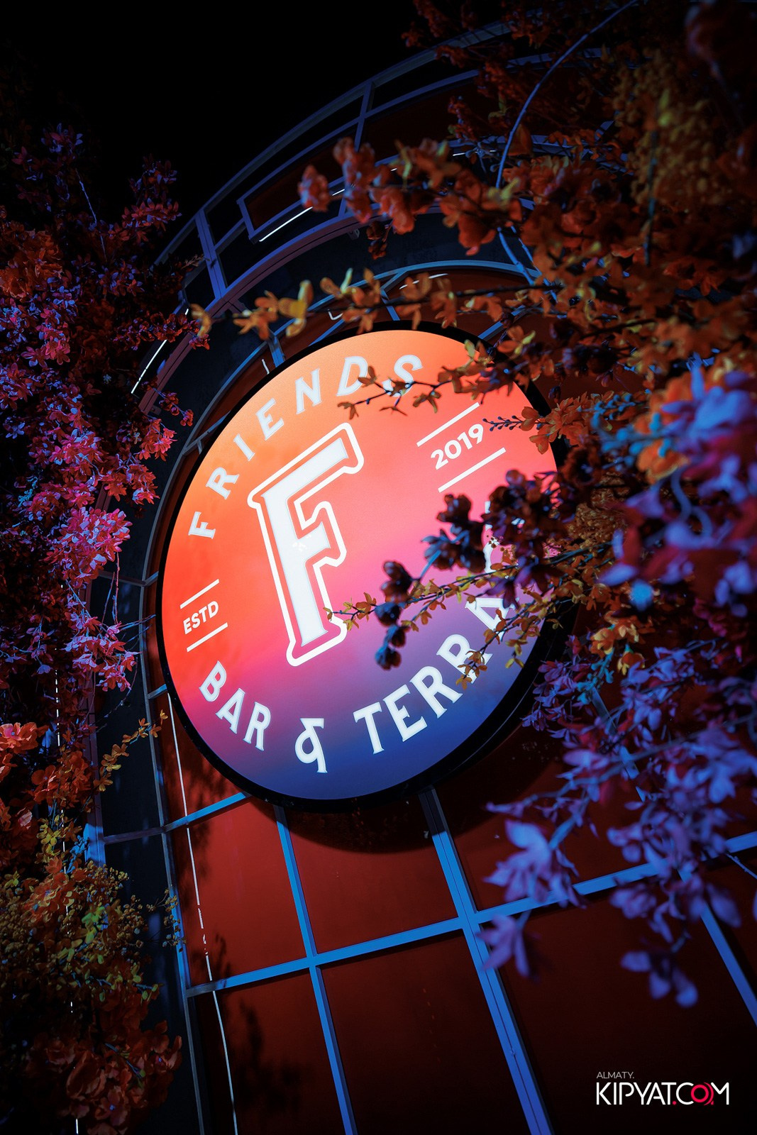 FRIENDS BAR & TERRACE. КИПЯТКОМ АЛМАТЫ!