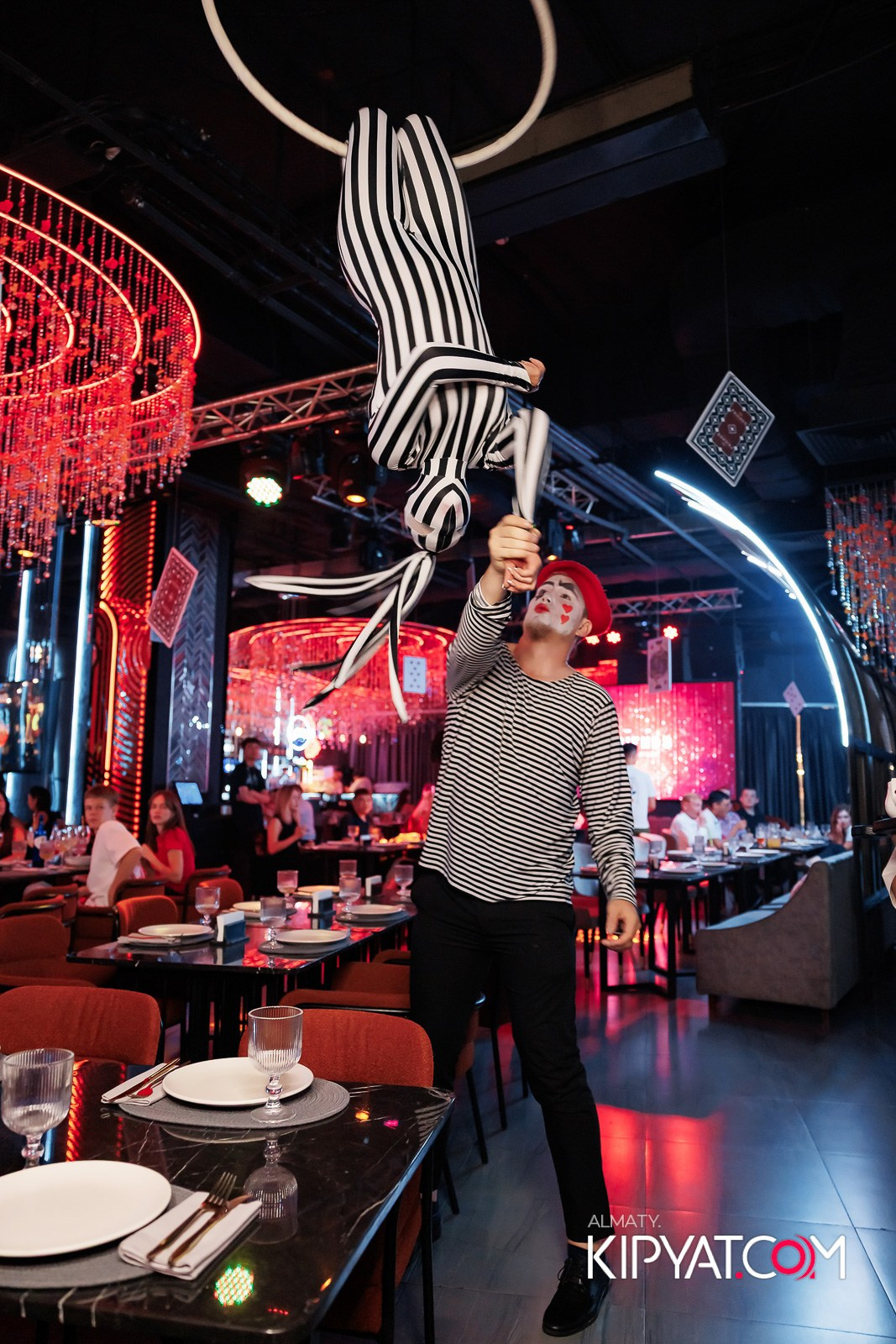 FRIENDS BAR & TERRACE. КИПЯТКОМ АЛМАТЫ!