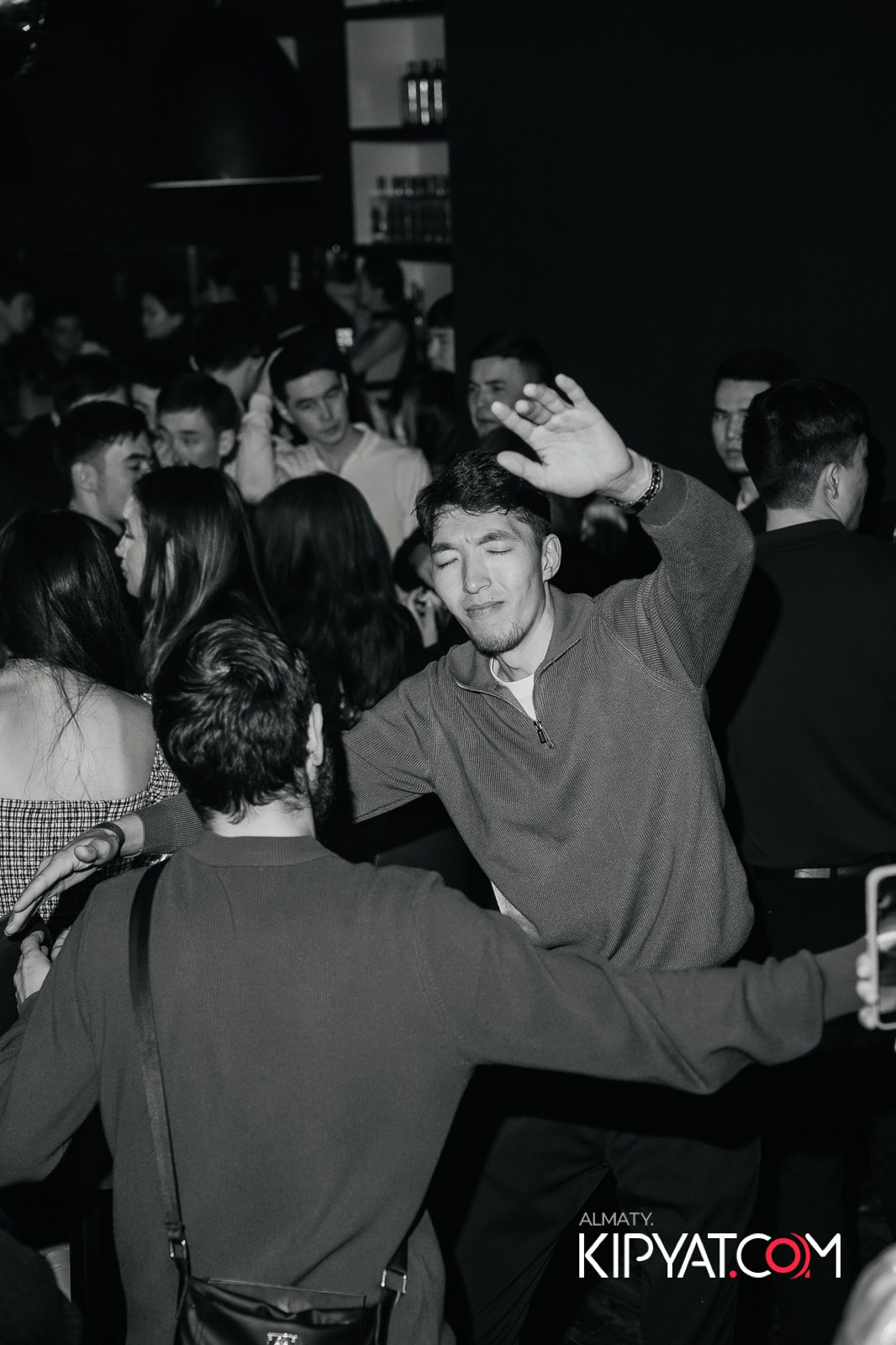 UYAT EMES BAR. КИПЯТКОМ АЛМАТЫ!