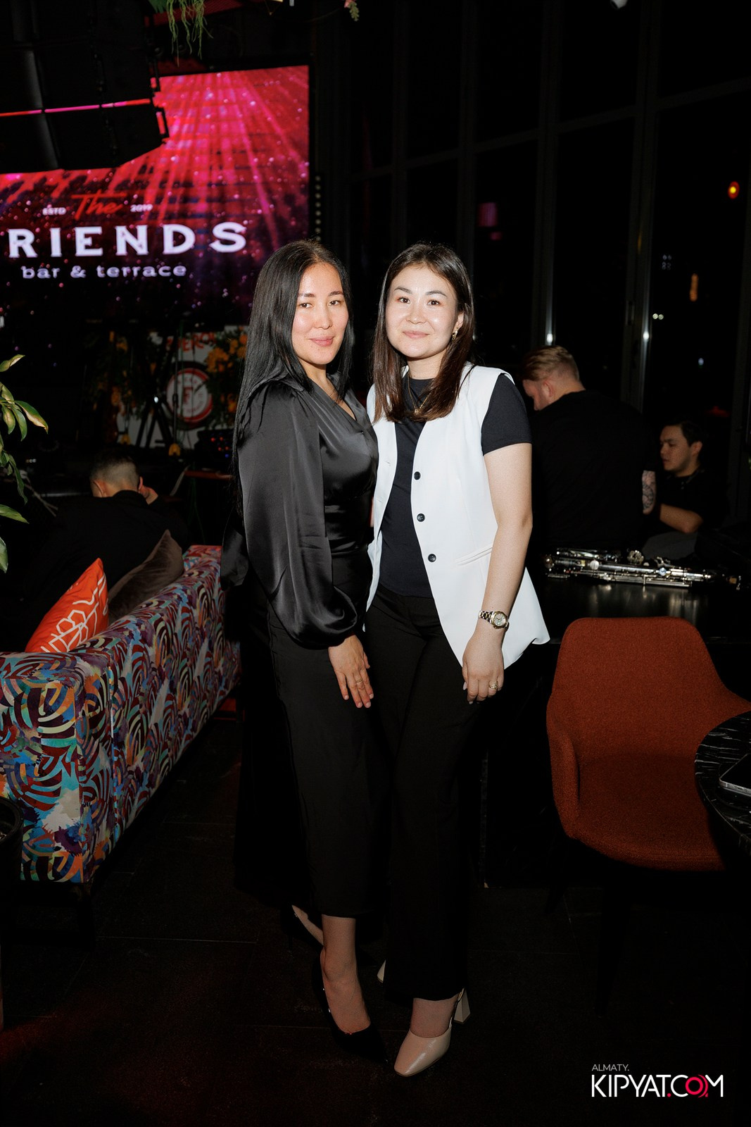 FRIENDS BAR & TERRACE. КИПЯТКОМ АЛМАТЫ! Фотосъемка мероприятий в Алматы