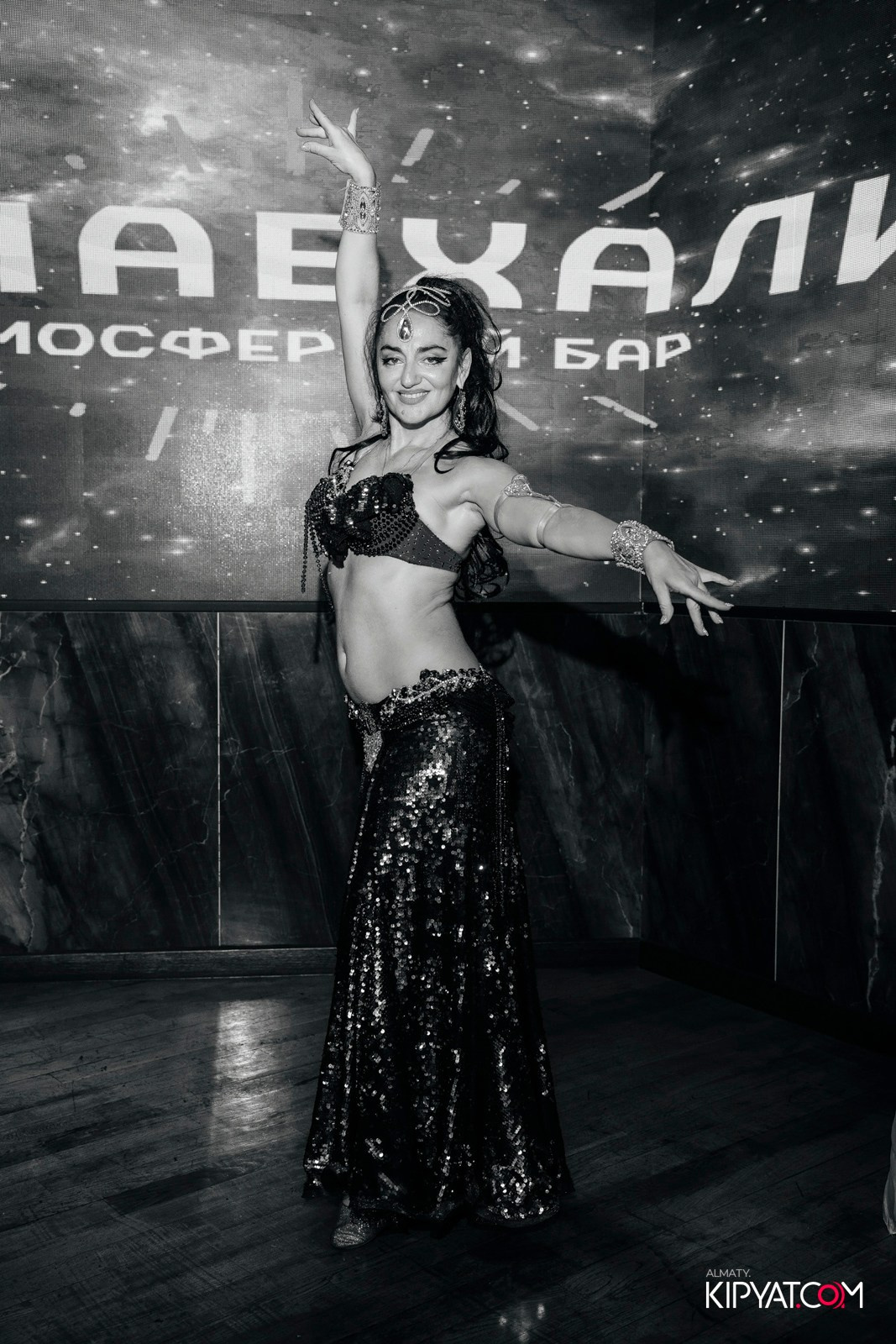 БАР ПАНАЕХАЛИ НА ТОЛЕ БИ. КИПЯТКОМ АЛМАТЫ!