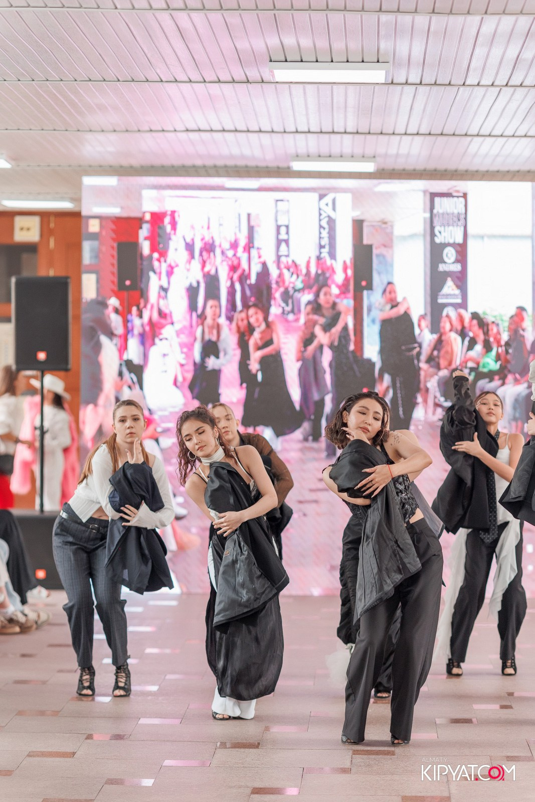 JUNIOR FASHION SHOW. КИПЯТКОМ АЛМАТЫ!