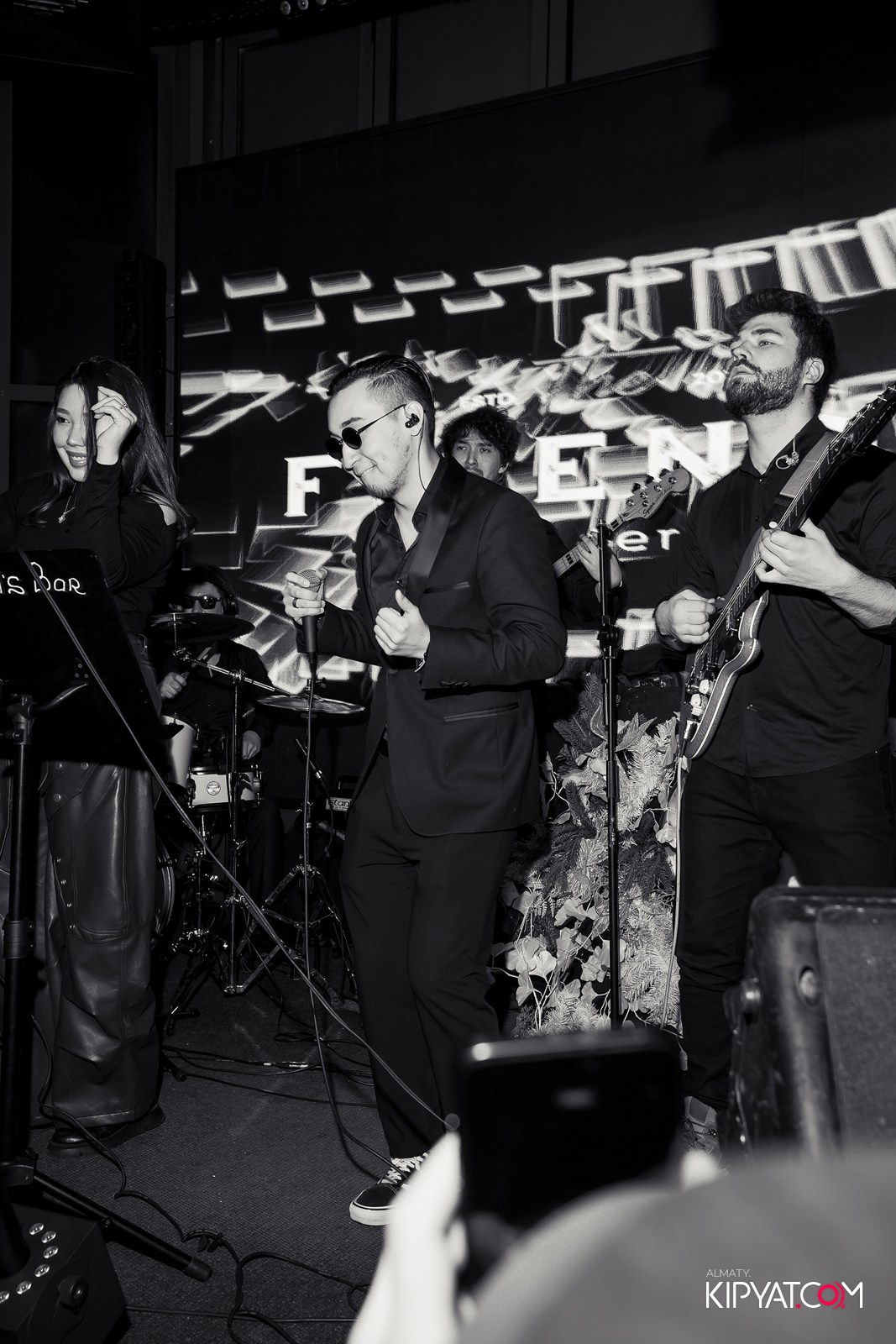 FRIENDS BAR & TERRACE. КИПЯТКОМ АЛМАТЫ!