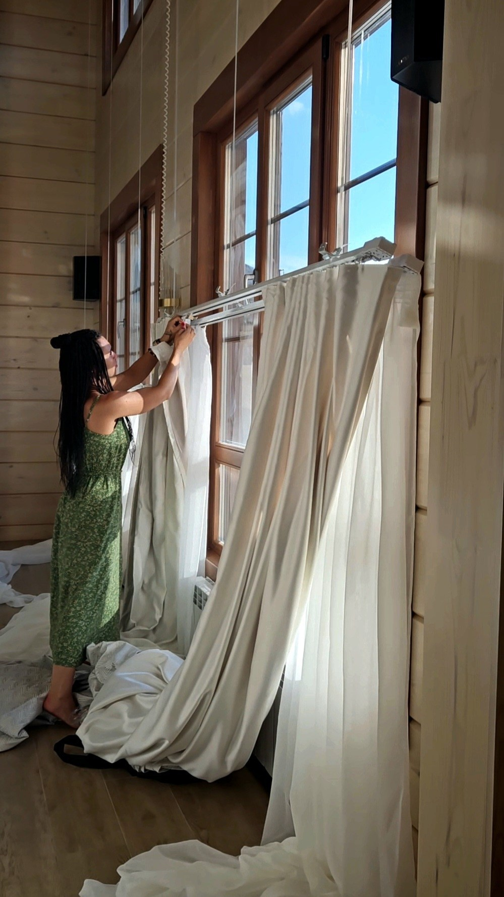 Электро-карнизы Пульт для электрокарниза Умный дом. Студия интерьерных решений SUNHOUSE. Натяжные потолки, шторы, текстиль