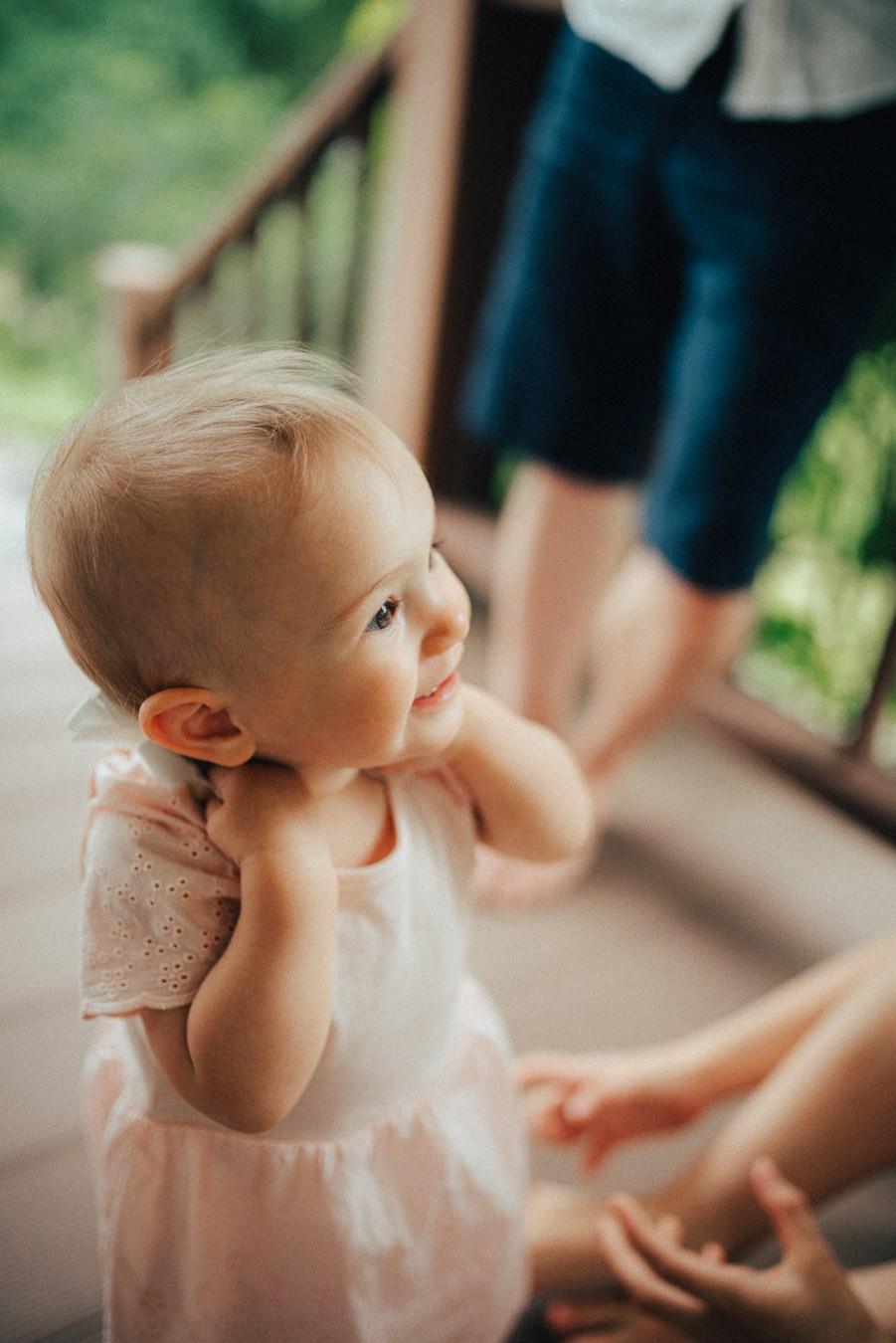 Коля, Ксюша, Саша, Андрей, Кира и бабушки | на даче