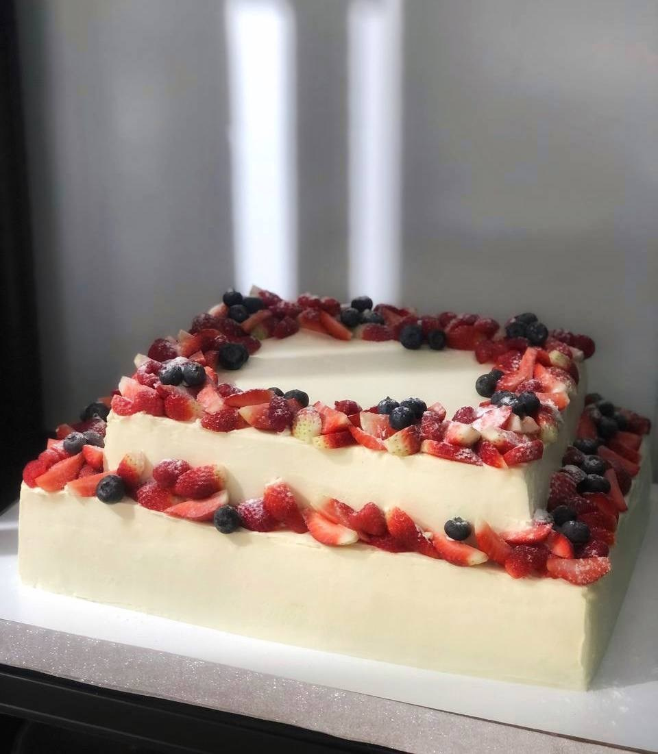 Торты и десерты. Выездной кейтеринг, съедобные букеты, торты и сладости на заказ