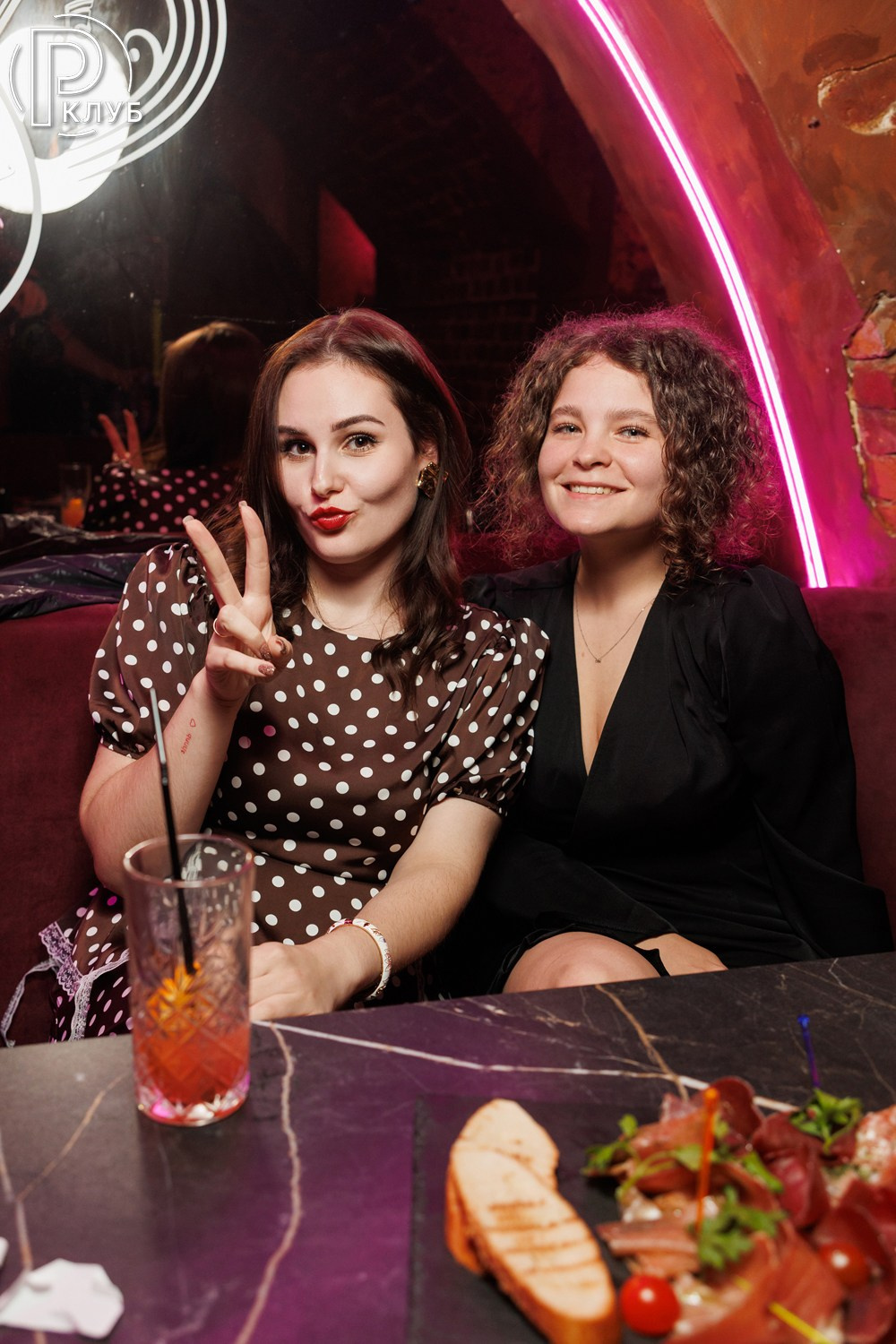 Мост Караоке на Кузнецком 26.06.2026. Фотопортал RClub — освещение ресторанной, светской и клубной жизни Москвы