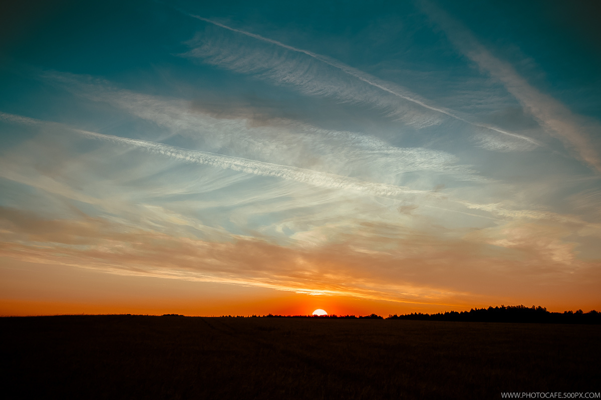 O. Warm summer evening. Destination wedding photographer in Iceland, Spain, Italy, Greece and