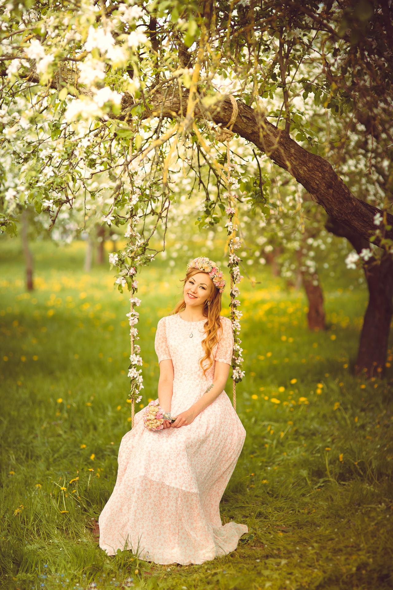 V & O. Красивая майская свадьба с декором в цветущих садах и романтической прог…. Профессиональный свадебный фотограф в Минске Антон Кузнецов