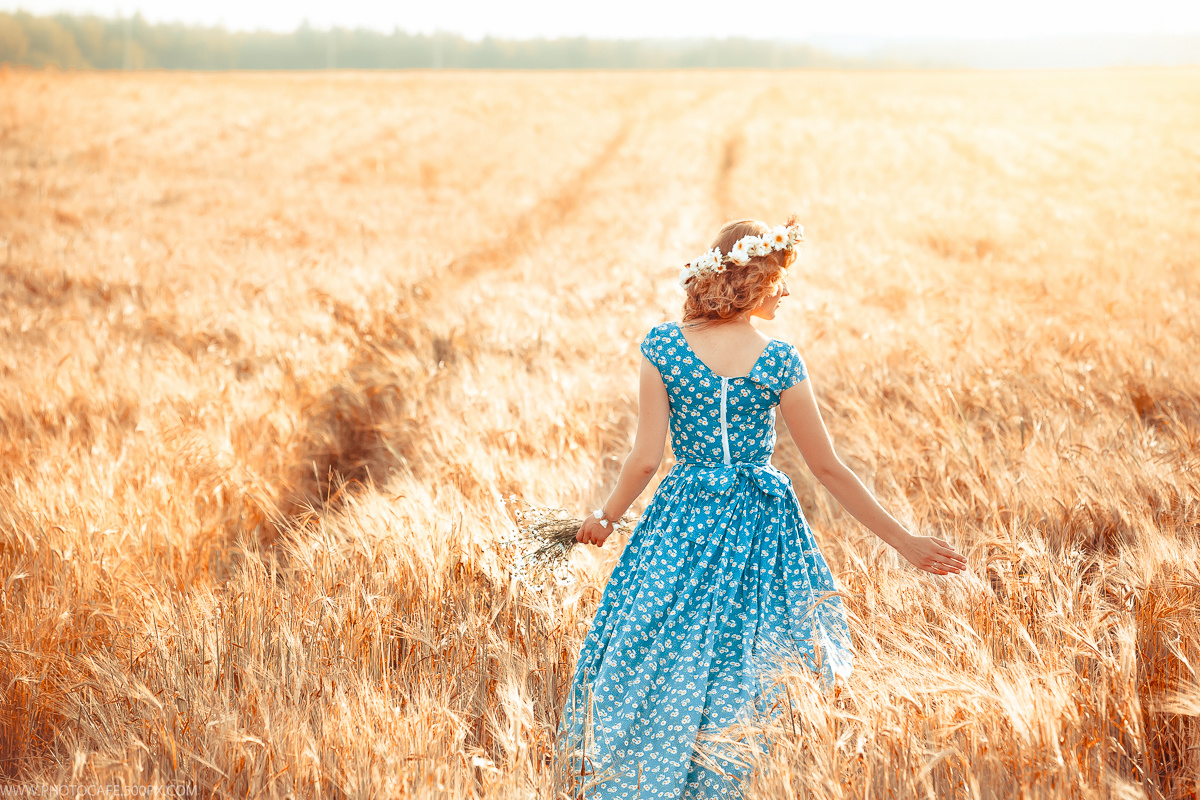 O. Warm summer evening. Destination wedding photographer in Iceland, Spain, Italy, Greece and