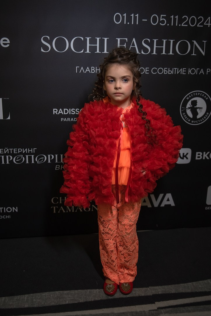SochiFashionWeek2024 дизайнер Анохина Светлана. Семейный и коммерческий фотограф в Сочи Александр Бодунов