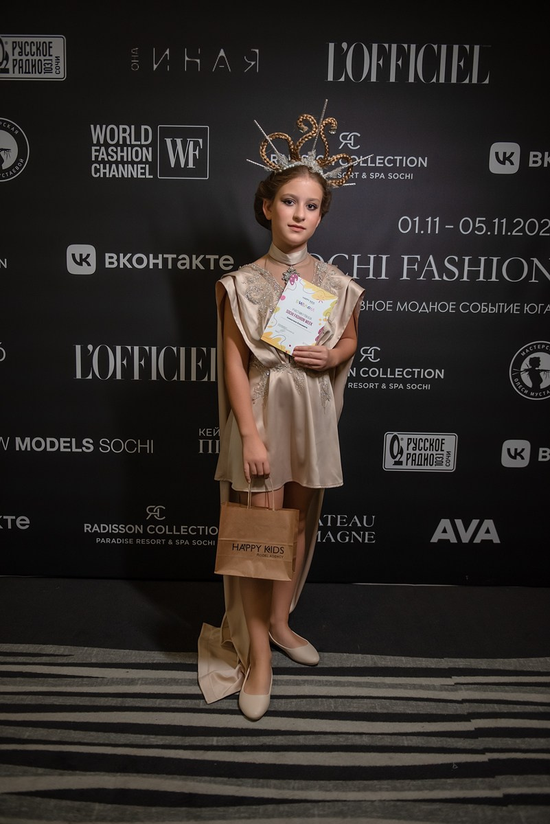 SochiFashionWeek2024 дизайнер Анохина Светлана. Семейный и коммерческий фотограф в Сочи Александр Бодунов