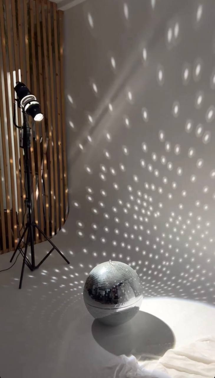 Зал с Белой циклорамой «White». BACKSTAGE фотостудия