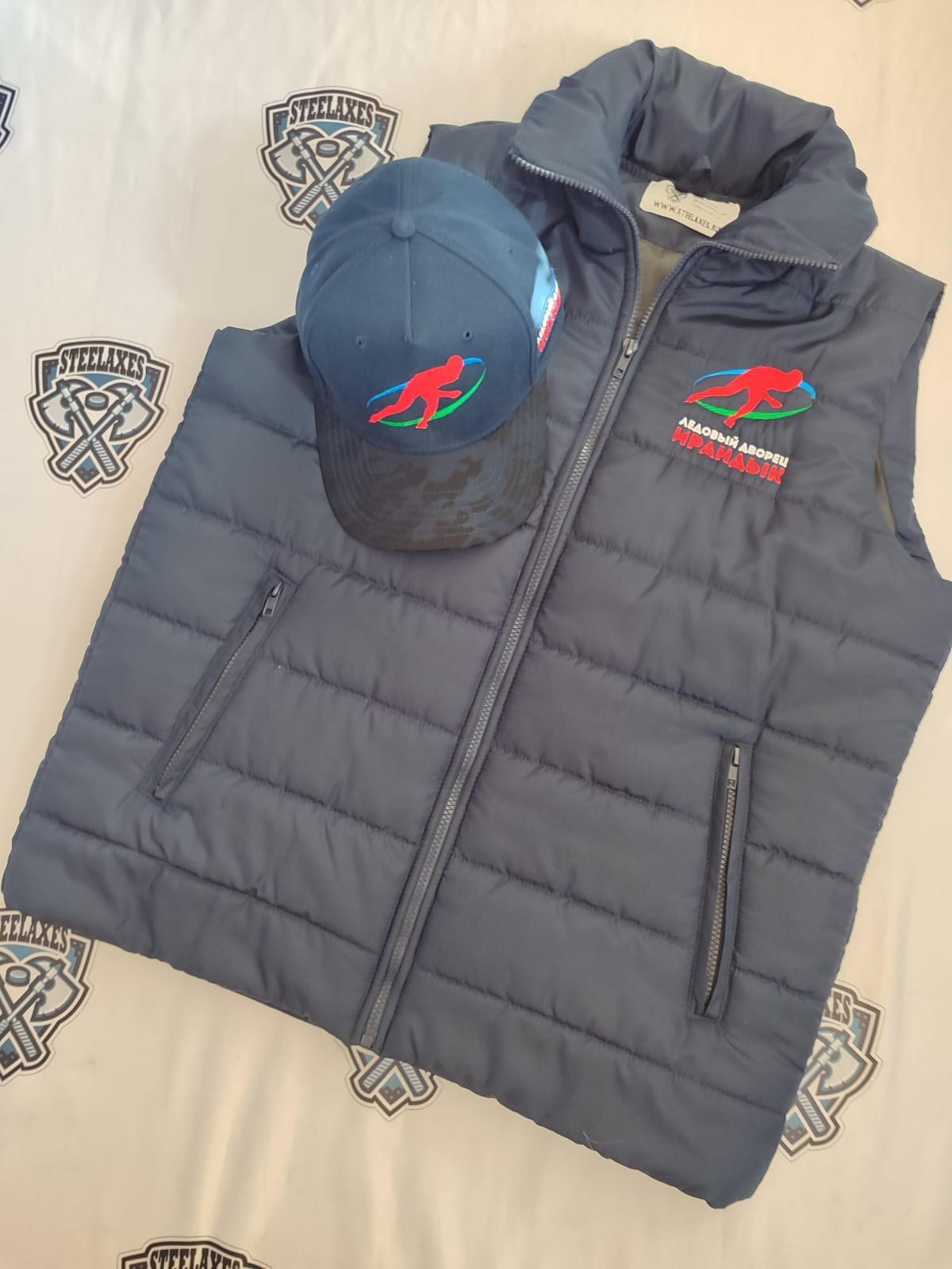 Спорт, одежда, спортивная одежда, бомбер, красная машина, команда