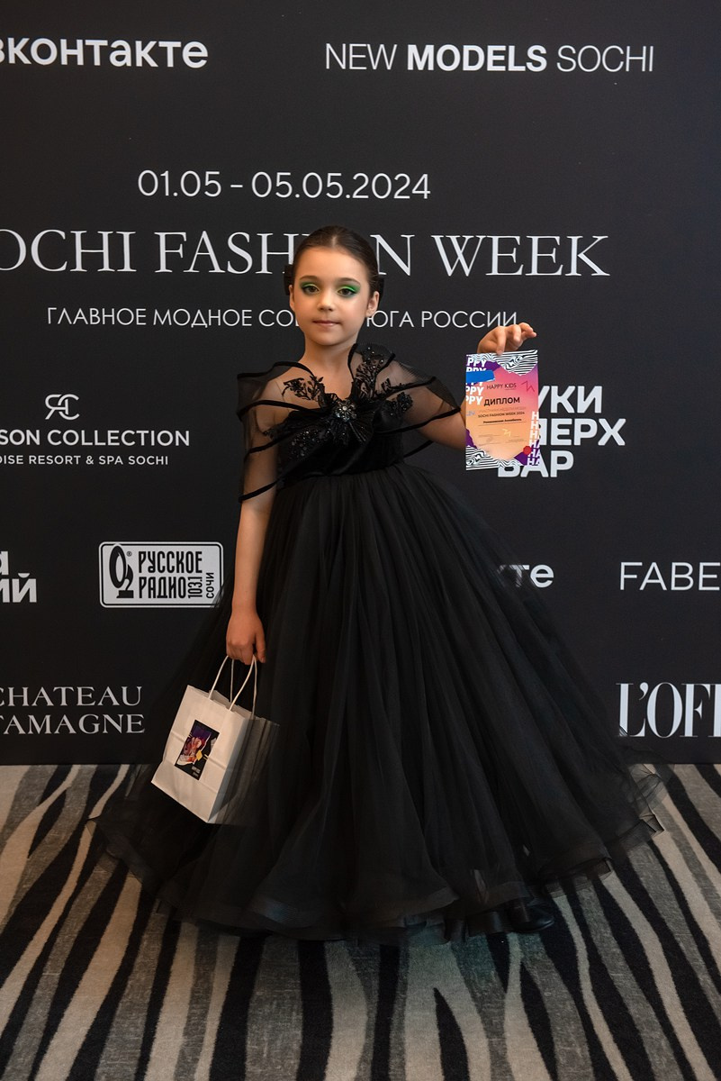SochiFashionWeek2024 дизайнер Кибовская. Семейный и коммерческий фотограф в Сочи Александр Бодунов
