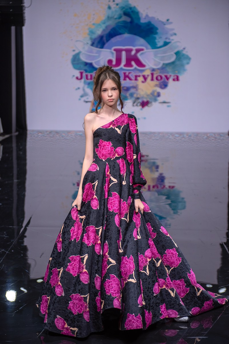 SochiFashionWeek2024 дизайнер Юлия Крылова. Семейный и коммерческий фотограф в Сочи Александр Бодунов