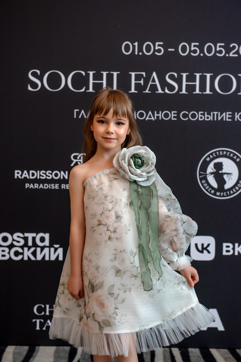 SochiFashionWeek2024 дизайнер Анохина. Семейный и коммерческий фотограф в Сочи Александр Бодунов