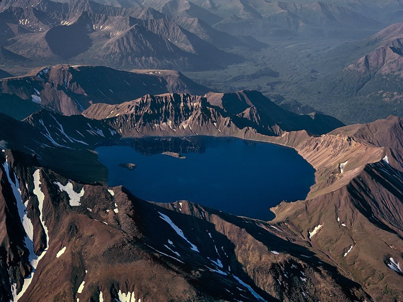 кратерноре озеро в-на Хангар