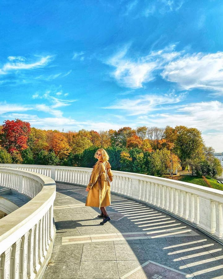 Фотосъёмка на набережной Москвы — портреты на фоне речных пейзажей и архитектуры